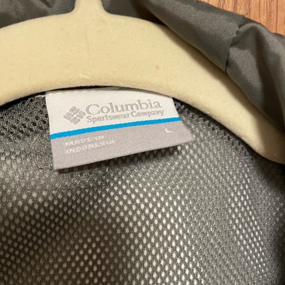 Women’s Columbia waterproof jacket- size Large. - Picture 4 of 4